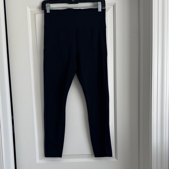 Athleta Ultimate Stash Pocket Laser Dot High Rise 7/8 Legging, Size S - Picture 3 of 8